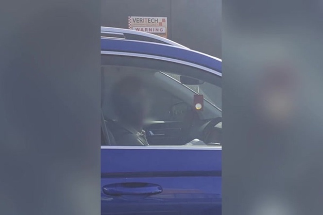 Driver paying for parking ticket behind wheel immediately fined again