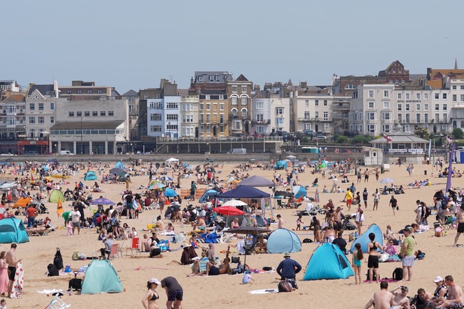 Why the Met Office is forecasting more heatwaves this summer