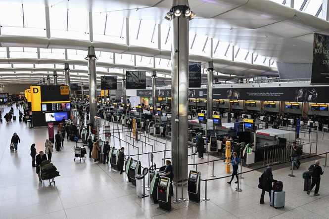 Ticket prices to rise as Heathrow cleared to recoup £320m runway costs