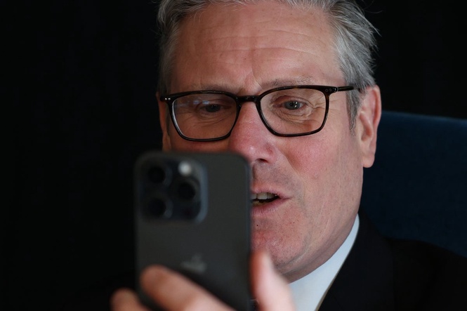 What are WhatsApp disappearing messages and why did Starmer use them?