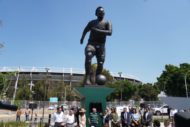 As the World Cup approaches, Sotheby's is set to auction Pele's jersey