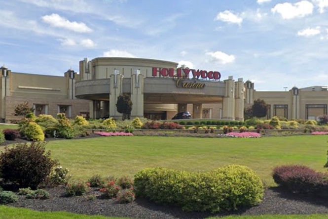 Woman hits slot machine jackpot at casino. Only problem, she was banned for life