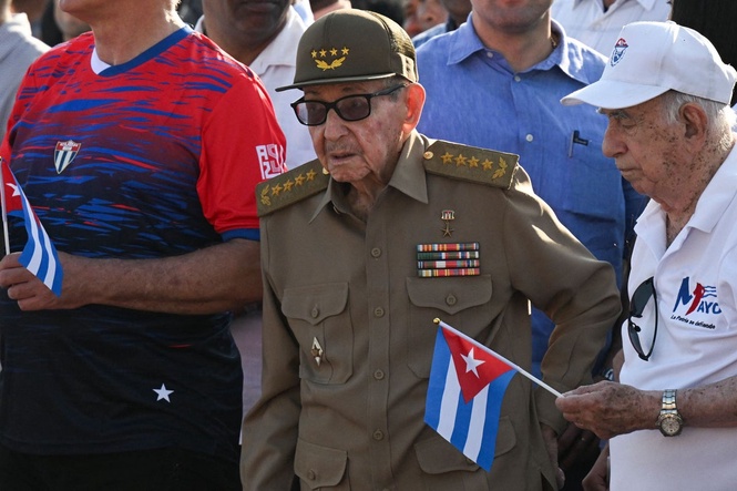 Raúl Castro celebrates his 95th birthday but remains mum on US indictment