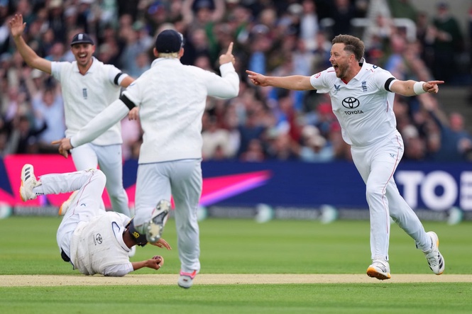 How Ollie Robinson lifted England’s gloom to make sensational return to Test cricket