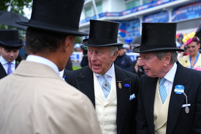 King and Queen make 100-mile helicopter dash from royal wedding to watch horse racing