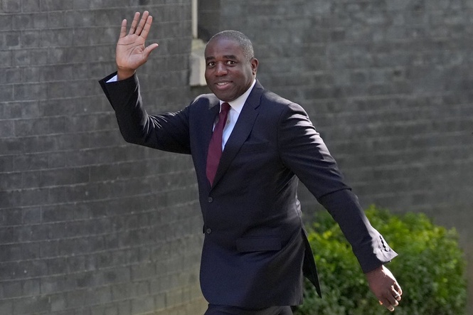 Lammy to back ‘resilient’ Starmer in any leadership race as PM vows to ‘fight’