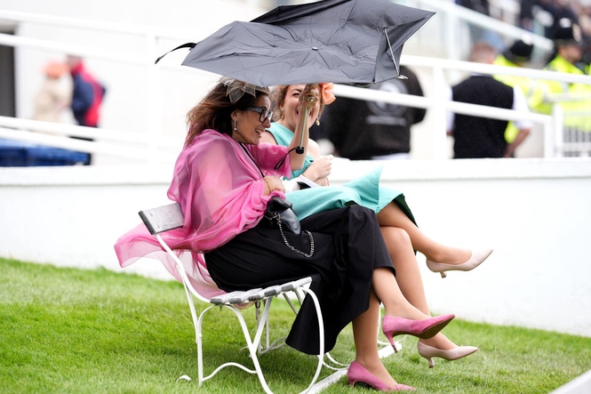 UK weather: Britain braced for week of heavy rain before temperatures soar to 24C this weekend
