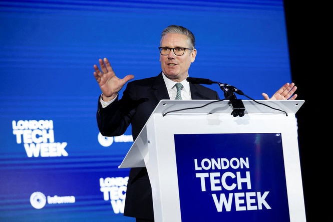 Starmer gives tech companies ultimatum over children sending naked images