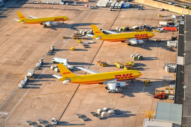 Pilots praised after UK flight’s controls jammed in mid-air