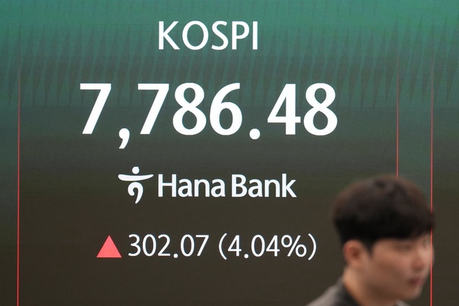 Asian shares are mixed as tech stocks rebound from sell-offs, while oil prices slip