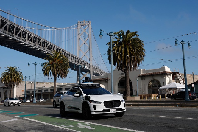 Burglary suspect makes escape in self-driving Waymo