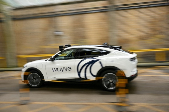 Waymo robotaxi sparks chaos after driving into oncoming traffic in Los Angeles