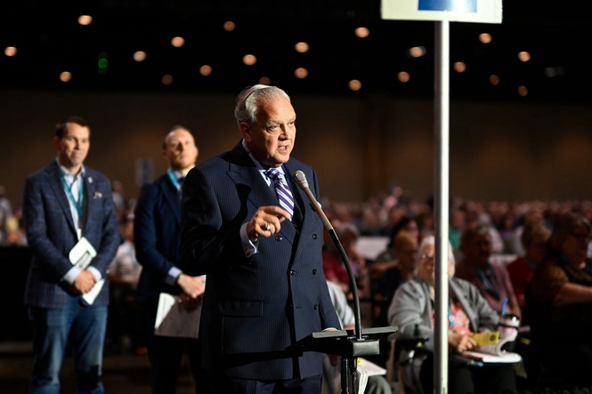 Southern Baptists vote to advance a formal ban on churches with women pastors