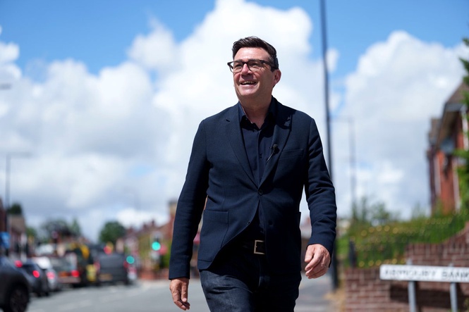 Right-wing vote split as polling shows Makerfield by-election lead for Andy Burnham