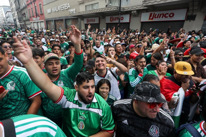 Chinese World Cup fans robbed at gunpoint soon after arriving in Mexico