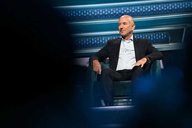 Jeff Bezos rejects fear that AI will take humans’ jobs