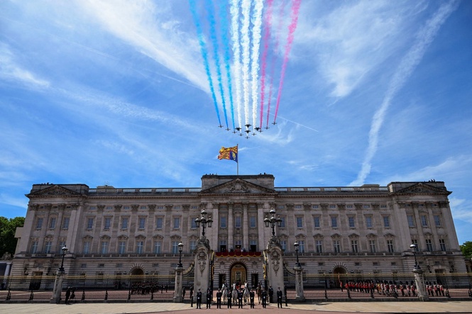 Royal family watches Red Arrows flypast from Buckingham Palace balcony for Trooping the Colour celebrations