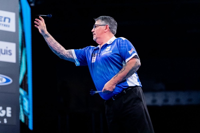 Two-time world champion hits out at ‘absolutely rank’ dartboard at PDC event