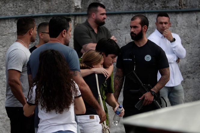 Helicopters collide over Rio de Janeiro, killing 6