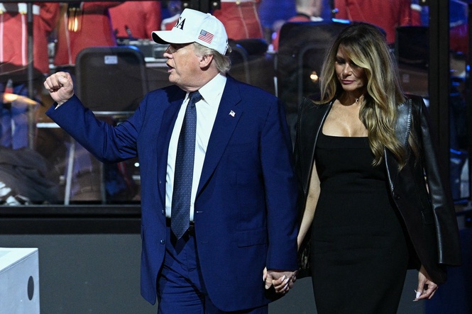 Crowd sings happy birthday to Trump at UFC fight on White House lawn