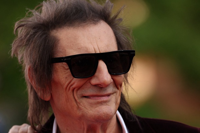 Ronnie Wood told to paint over bright pink front door at London home
