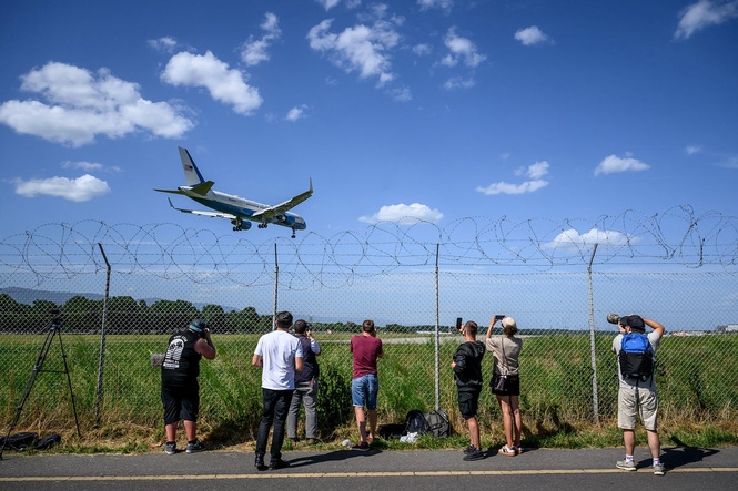 UK strikes ‘biggest ever’ deal with European country amid e-gate and roaming agreement