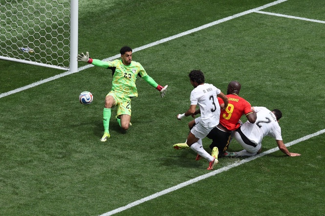 How Romelu Lukaku’s immediate impact shook life into flat-footed Belgium