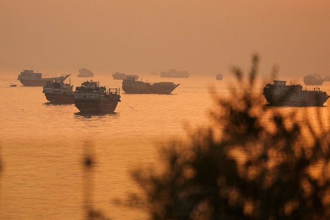 Experts warn Strait of Hormuz may take weeks to fully reopen