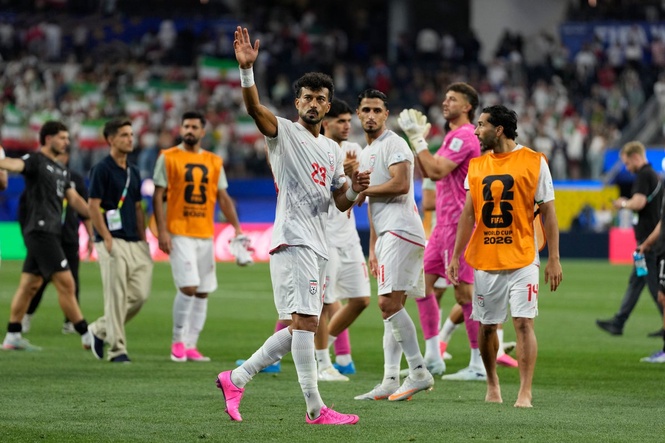 Iran claim they were forced to leave US minutes after World Cup opener