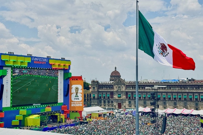 Two Chinese World Cup fans robbed at gunpoint in Mexico City