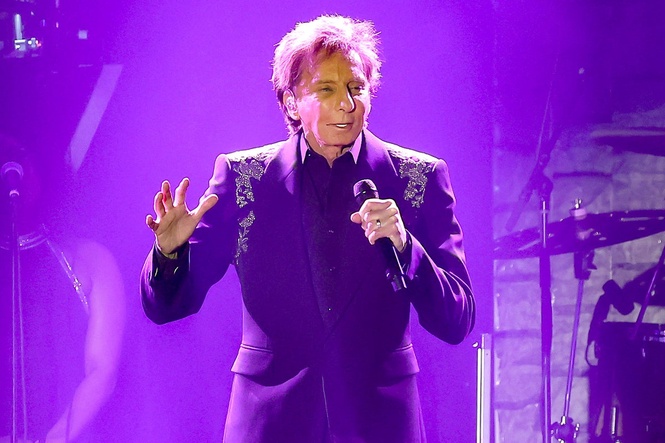 Barry Manilow cancels Las Vegas comeback gig after walking off stage