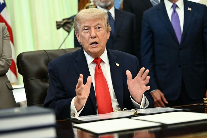 Trump looking to hedge his bets and endorse both Republicans in contested South Carolina race