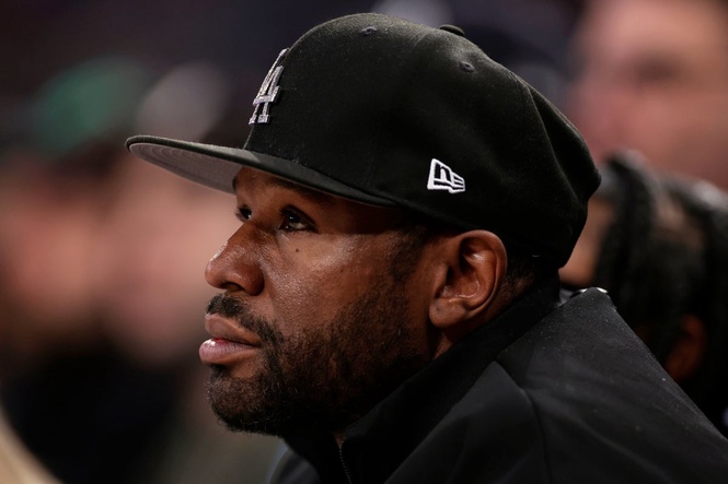 Floyd Mayweather faces felony charges in Las Vegas