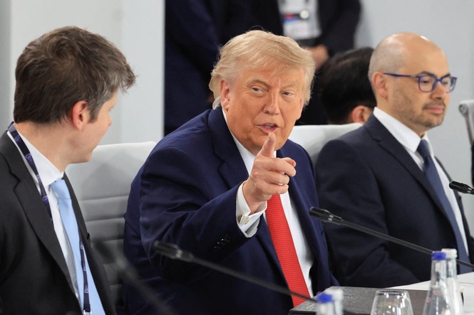 Trump jokes ‘I’m the boss’ ahead of session with G7 leaders