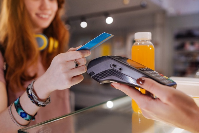 The top banking and cash cards for your 16- and 17-year-old kids
