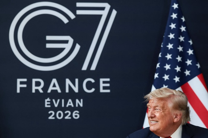 Trump distracted by ‘handsome’ reporter at G7
