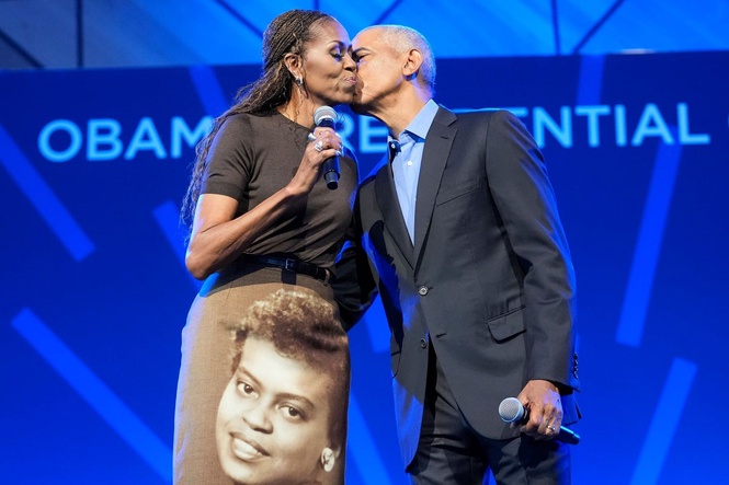 Barack Obama moved to tears by Michelle’s skirt featuring touching tribute