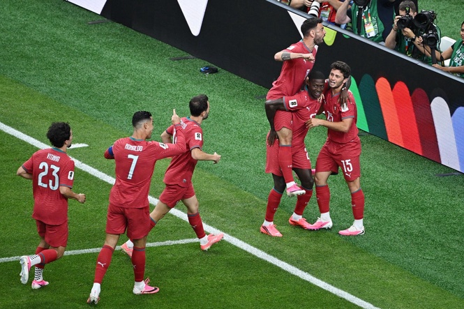 Portugal v DR Congo LIVE: Cristiano Ronaldo hunts record World Cup goal after early Joao Neves opener