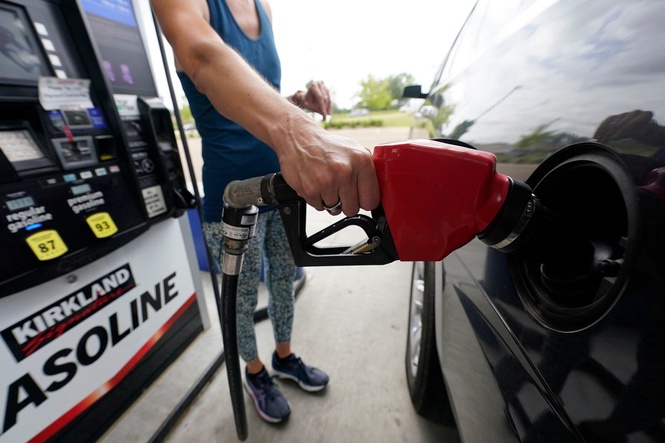 US gas prices dip below $4 for the first time since March