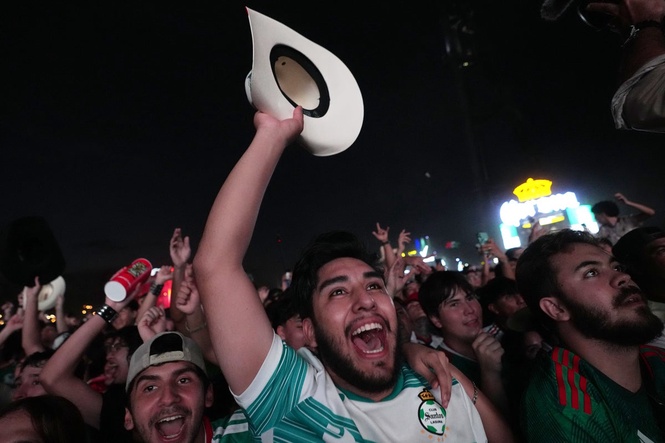 Mexico advances in the World Cup and other top photos from Latin America and the Caribbean