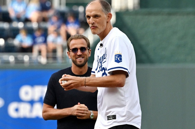 Thomas Tuchel throws out first pitch as England stars visit MLB game