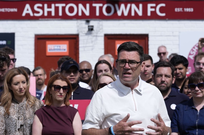 Andy Burnham’s allies ‘want Starmer to hand over power in September’