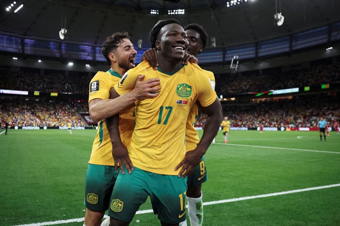 What do Australia and Paraguay need to qualify for the World Cup knockouts from Group D?