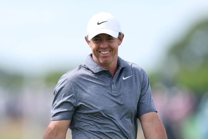 Rory McIlroy brushes off US Open delay to hunt down Wyndham Clark in second round