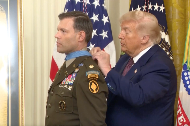 Trump struggles to clasp Medal of Honor at awkward White House ceremony