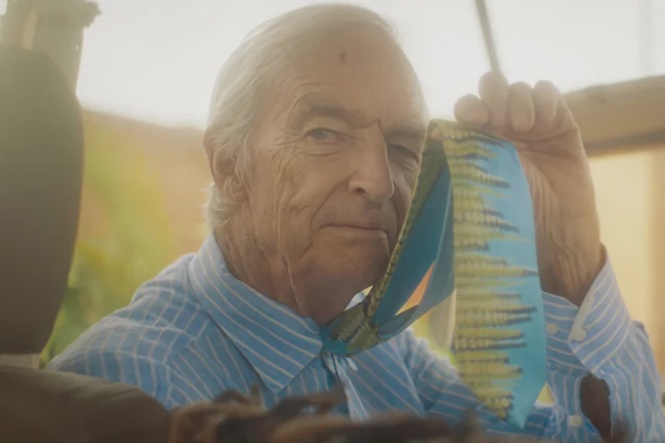 Jon Snow: A Last Big Story review – A moving portrait of a legendary broadcaster coping with Alzheimer’s, and still getting the scoop