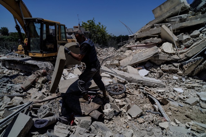 US envoy to meet with Iranian counterpart as strikes threaten ceasefire