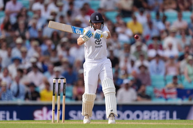 Joe Root makes more Test history but New Zealand close in on win against England