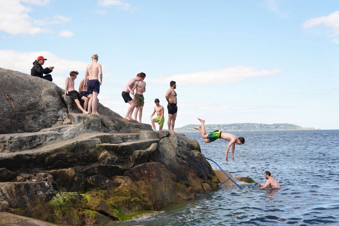 Saturday hits 27.7C as potential heatwave sparks health warnings