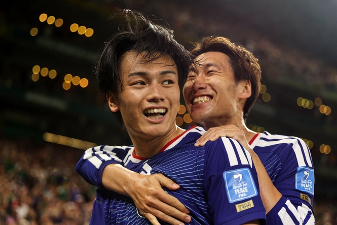 Japan thrash Tunisia in record World Cup win to close on knockouts